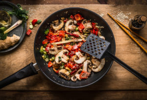 Jaki szynkowar wybrać w 2024 - Nasze Opinie oraz Ranking 12 Patelnie tytanowe zalety i wady