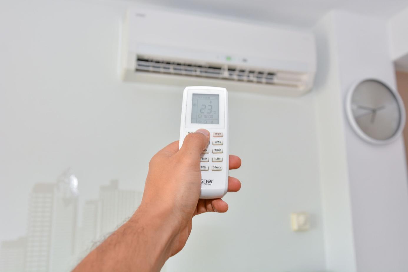 Ręczne ustawianie klimatyzatora i temperatury w pomieszczeniu