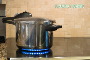 Jaki szynkowar wybrać w 2024 - Nasze Opinie oraz Ranking 17 szybkowar na indukcje